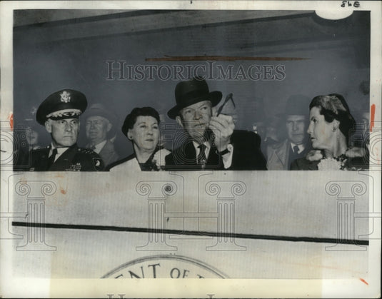 1957 Press Photo President Dwight Eisenhower & Wife Mamie at Football Game-Historic Images