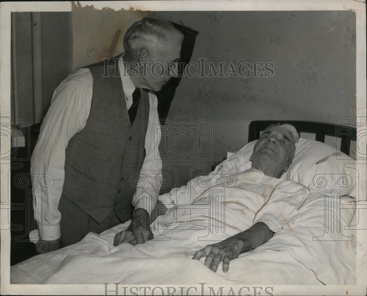 1947 Press Photo 84-Year-Old Identical Twins Willis & William Sadler, Cleveland-Historic Images