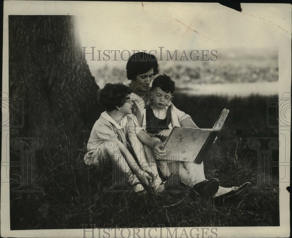 1933 Press Photo Bertha Schwartz &amp; Children at Epsworth Fresh Air College-Historic Images