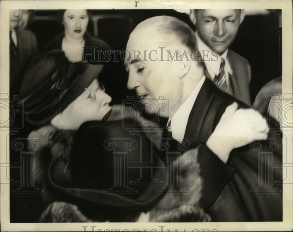 1938 Press Photo Edward J. Reilly with his mother Helen Suffolk County Court-Historic Images