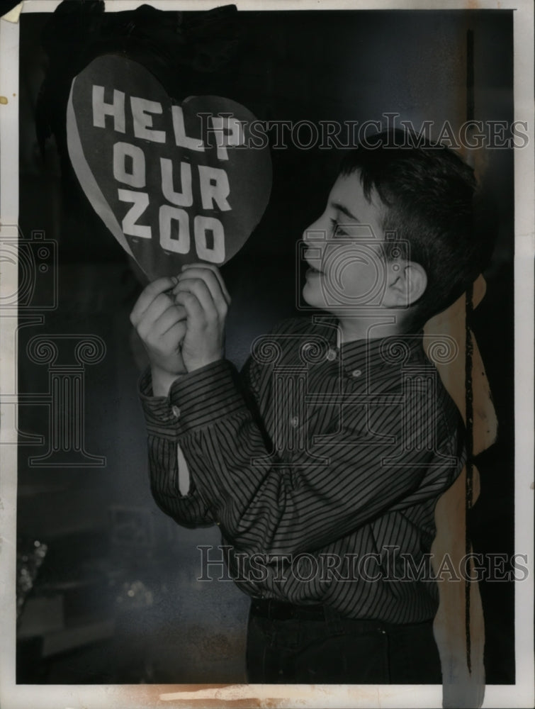 1959 Steve Berlin with &quot;Help Our Zoo Sign&quot; Millikin School Cleveland - Historic Images
