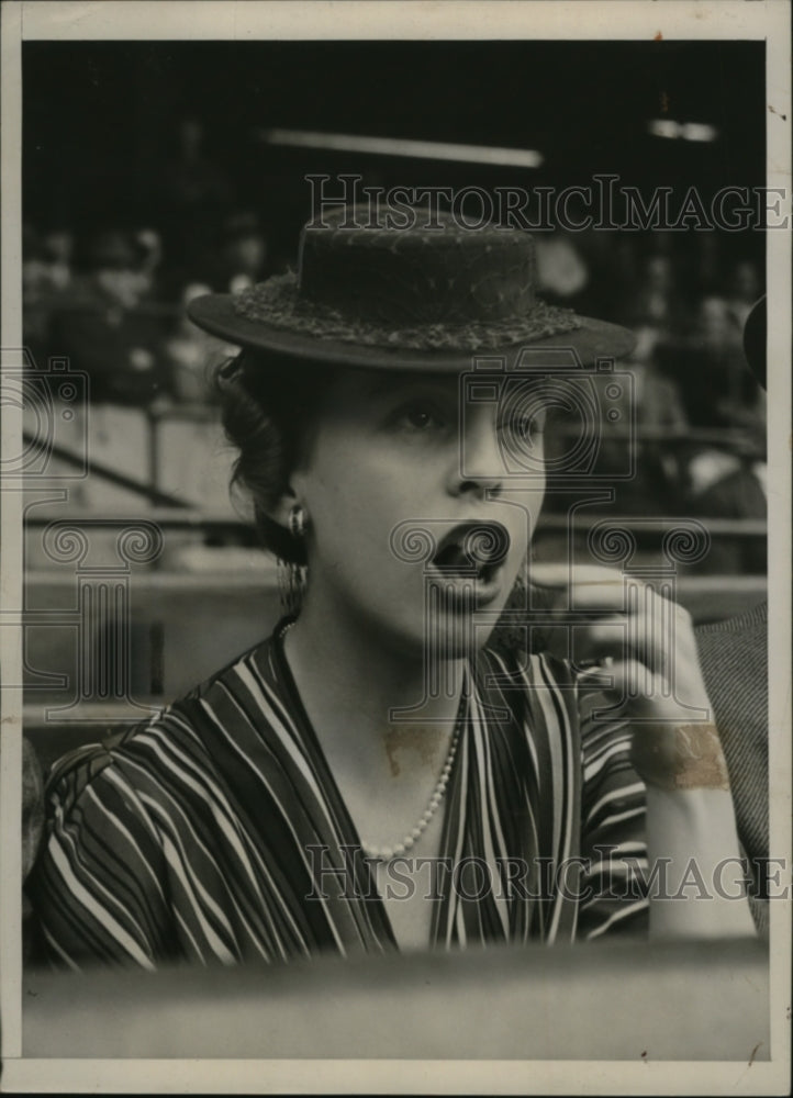 1941 Press Photo Flora Wright of London, England - neo04828- Historic Images