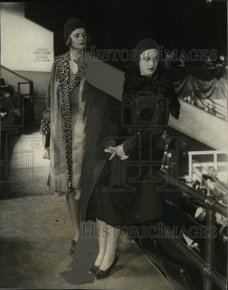 1930 Press Photo Elizabeth K. Downes, Celeste McNeil at New York City Horse Show-Historic Images