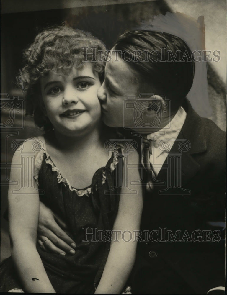 1924 Press Photo Boy Kissing Girl on Cheek - Historic Images