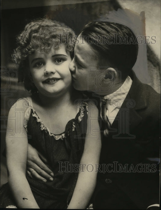 1924 Press Photo Boy Kissing Girl on Cheek - Historic Images