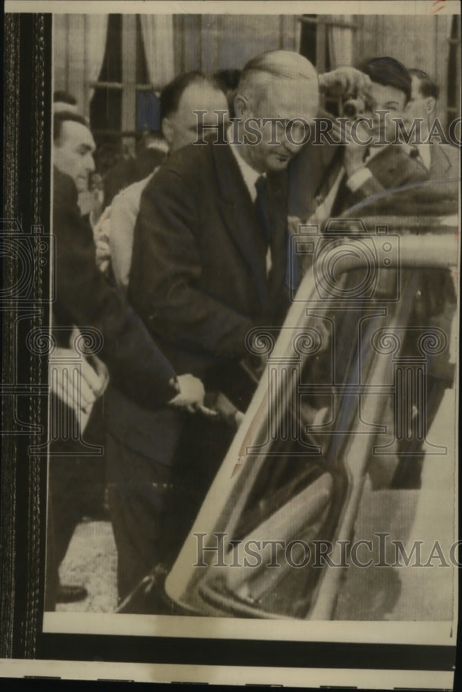1958 Press Photo French Premier Pierre Pflimlin Leaving Elysee Palace, Paris - Historic Images