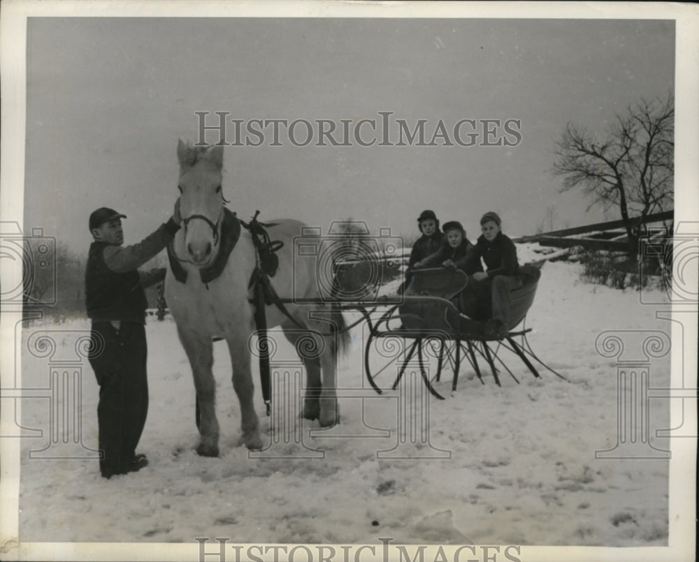 1942 Nick Nero Giving Sleigh Rides, Cleveland, Ohio  - Historic Images