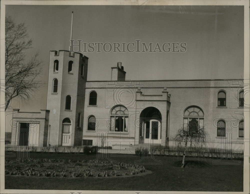 1937 Joe Louis' Summer Home In Lake Michigan If He Signs Contract - Historic Images