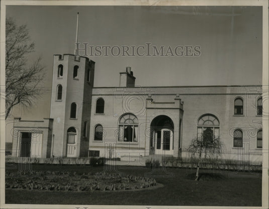 1937 Joe Louis' Summer Home In Lake Michigan If He Signs Contract - Historic Images