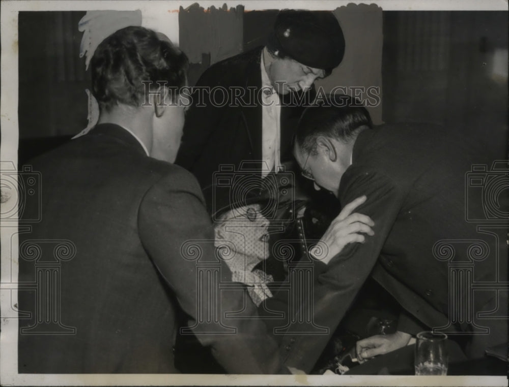 1934 Press Photo Dr. Alice Lindsay Wynekoop collapsed at trial. Atty W.W. Smith-Historic Images