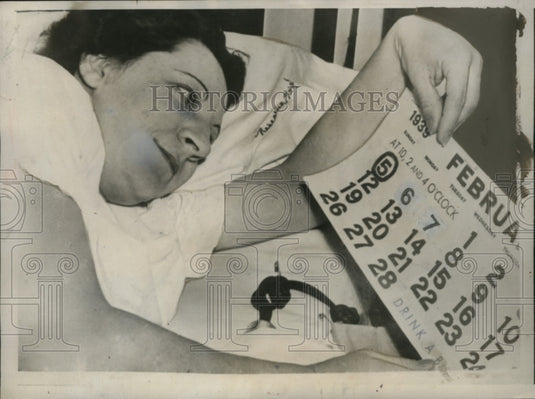 1939 Lillian McDonnell at Maternity Ward of Kansas City, MI twins - Historic Images