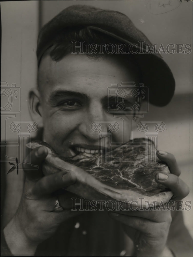 1927 U.S. Shipyard Worker Eating Pie at Elron Cafeteria  - Historic Images