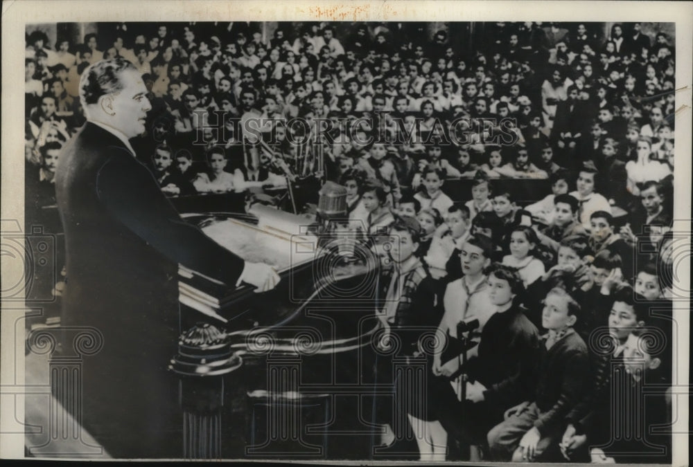 1955 Press Photo Pres Tito Speaks To 1200 Children in Belgrade at Fed Parliament-Historic Images