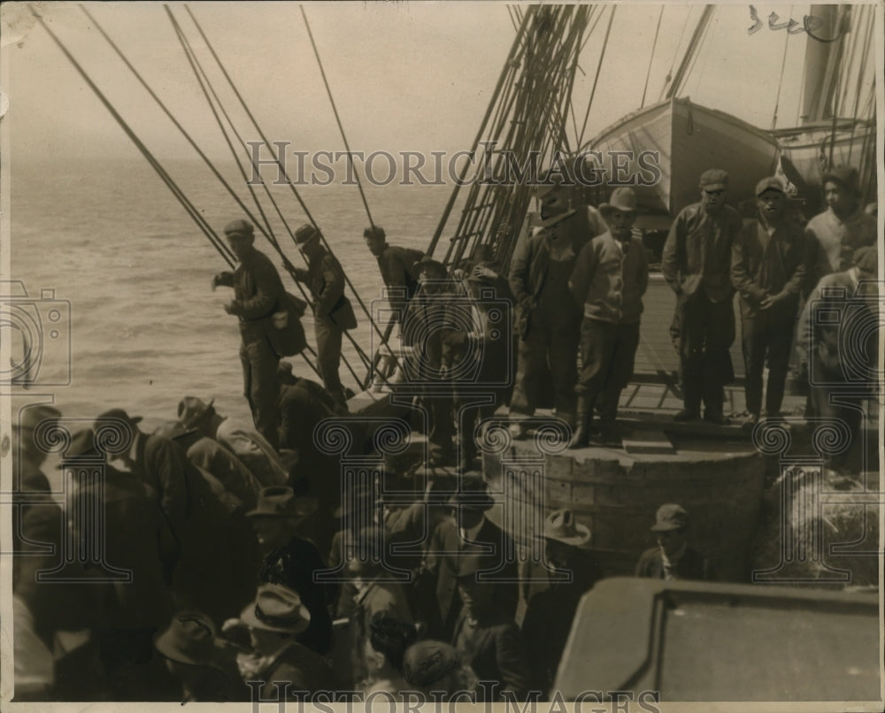 1922 Press Photo Shangaied Crew fleeing ship Harry Wilcod swore to complaint-Historic Images