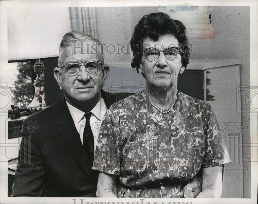 1967 Press Photo Mr. &amp; Mrs. Warren Hall celebrate their Golden Anniversary-Historic Images