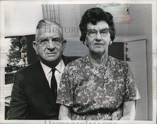 1967 Press Photo Mr. & Mrs. Warren Hall celebrate their Golden Anniversary-Historic Images