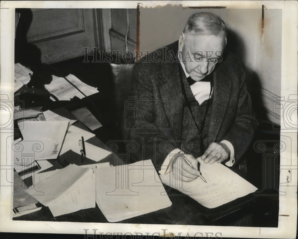 1942 Press Photo Josephus Daniels Working at News &amp; Observer Newspaper Office-Historic Images