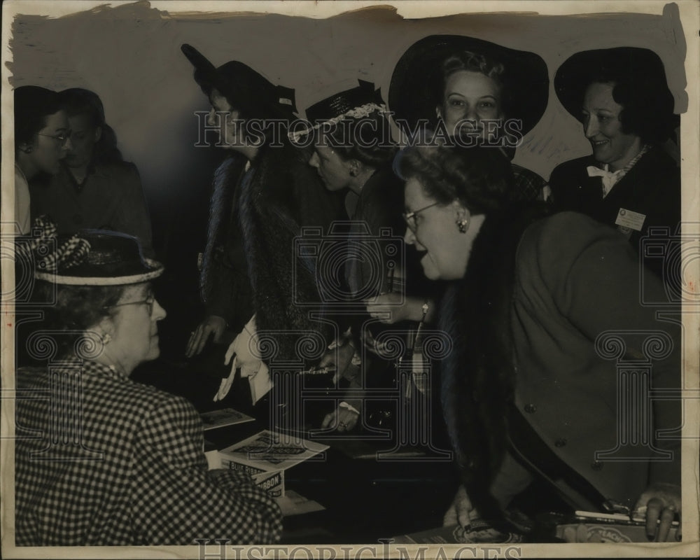 1946 PTA Registration  - Historic Images