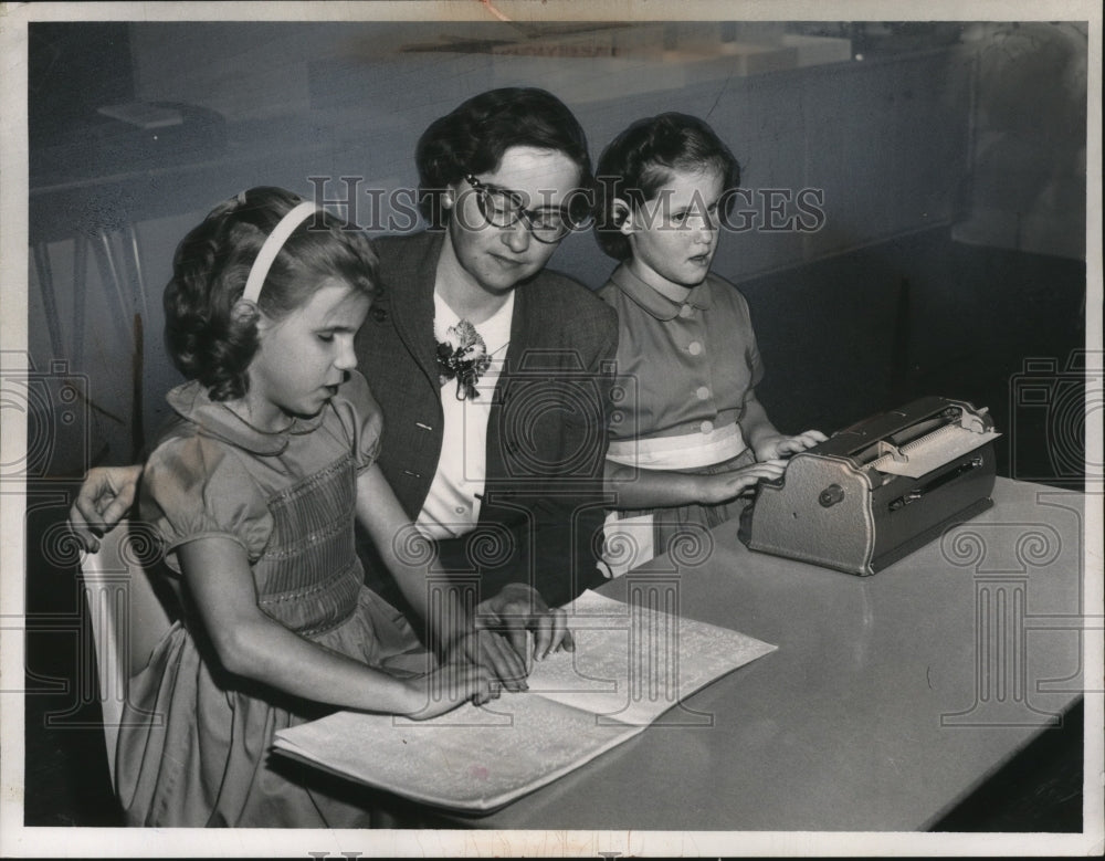 1961 Teacher Laura Kier &amp; Students at Forrest Elementary School - Historic Images