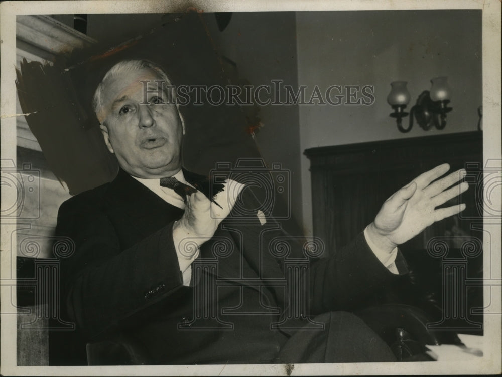 1940 Sen. Guy M. Gillette looks into charges of Corrupt political - Historic Images