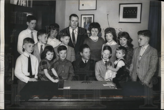 1960 Press Photo Robert Walsh & Kathleen Egan, Adopted Each Other's Children-Historic Images
