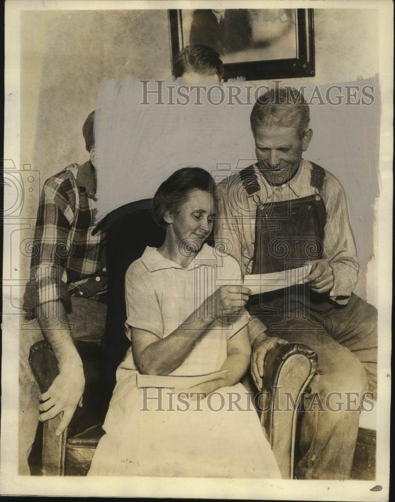 1929 Press Photo Mrs. Mary Hvass Winner of National Canning Contest &amp; husband-Historic Images