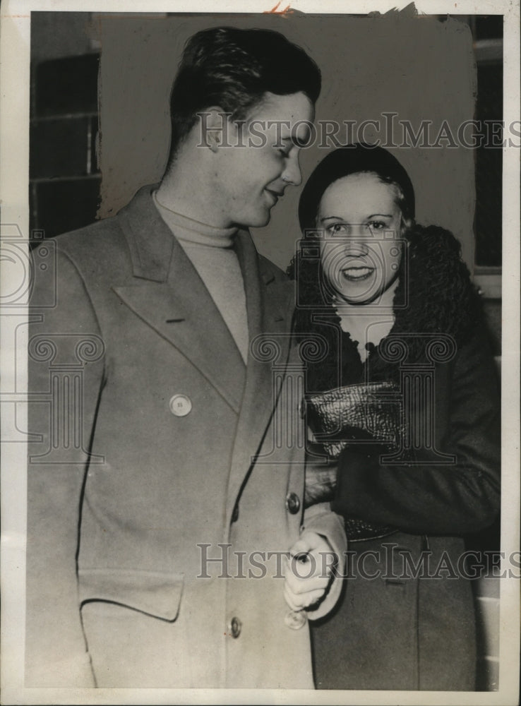 1933 Press Photo H Montgomery Vander Poel with Essie Clark at Germantown, PA-Historic Images