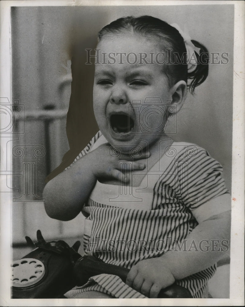 1952 Press Photo 20-Month Old Sharon Fuchs of Los Angeles swallowed straight pin-Historic Images