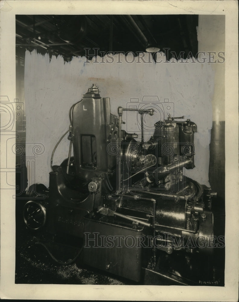 1927 Press Photo Gear Cutting machine with 4 operations in one auto manufacture-Historic Images