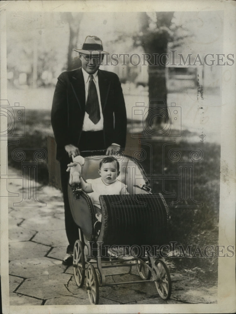 1933 Press Photo Gov. Alfred M. Landon with his Daughter on a Stroll in Topeka-Historic Images