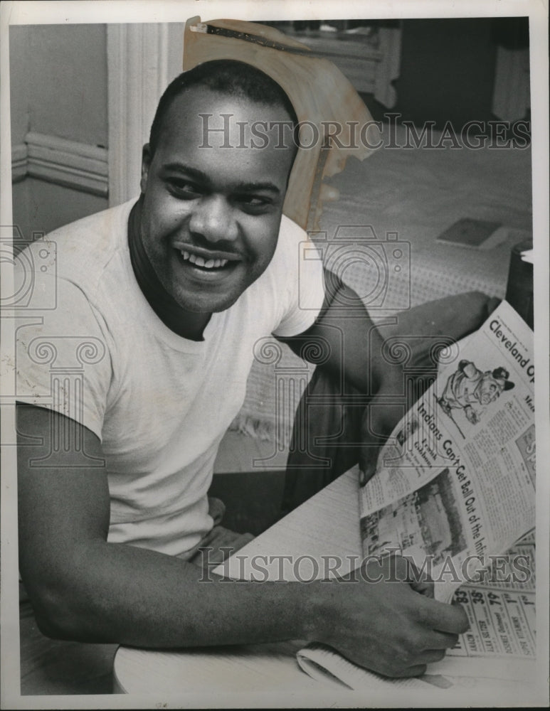 1963 Press Photo Theodius Hilliard Jr., plumber at Mall Construction Site, Ohio-Historic Images