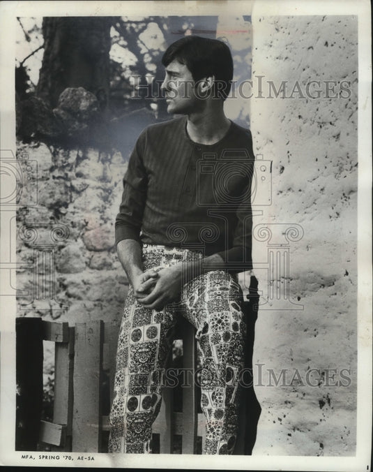 Press Photo Fashion Model in Wallace Beery Shirt - Historic Images