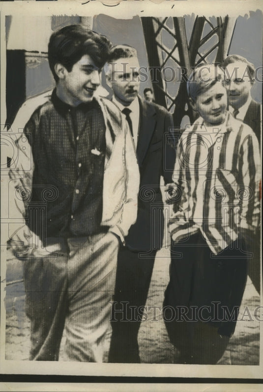 1958 Press Photo Robert Diklich & Robert Wardell, Stowaways on SS Ile de France - Historic Images