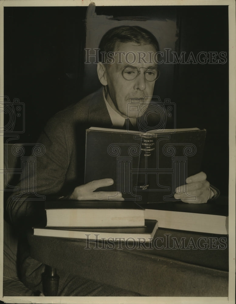 1941 Press Photo Dr. William Healy reading a book - neo06860-Historic Images