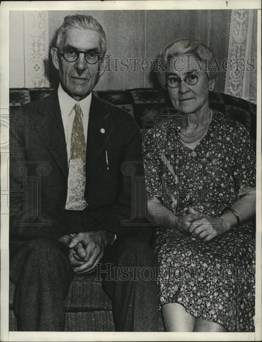 1935 Press Photo Dr, F,E, Townsend & Mrs. Townsend Author - Historic Images