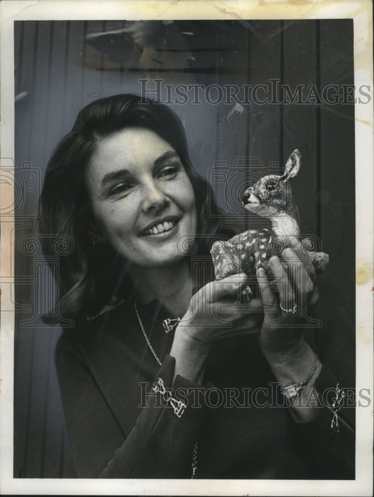 1973 Press Photo Baby Deer Statuette - Historic Images