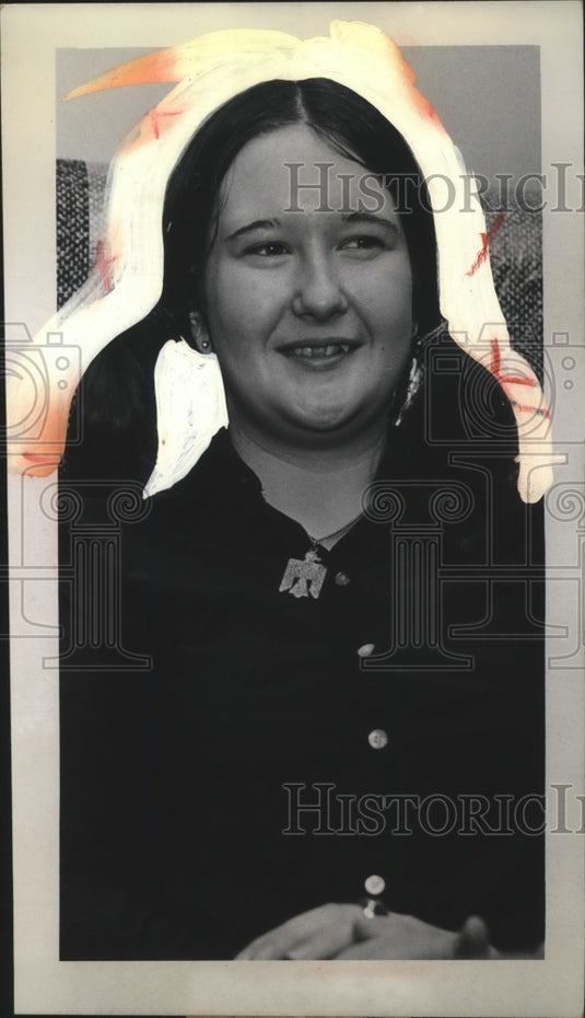 1976 Press Photo Carol Walker of Lyndhurst, Ohio - neo07400- Historic Images