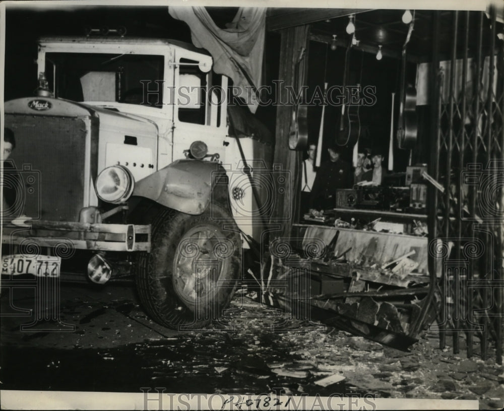 1937 truck owned by James Kiernan crashes into shop window in Philly - Historic Images