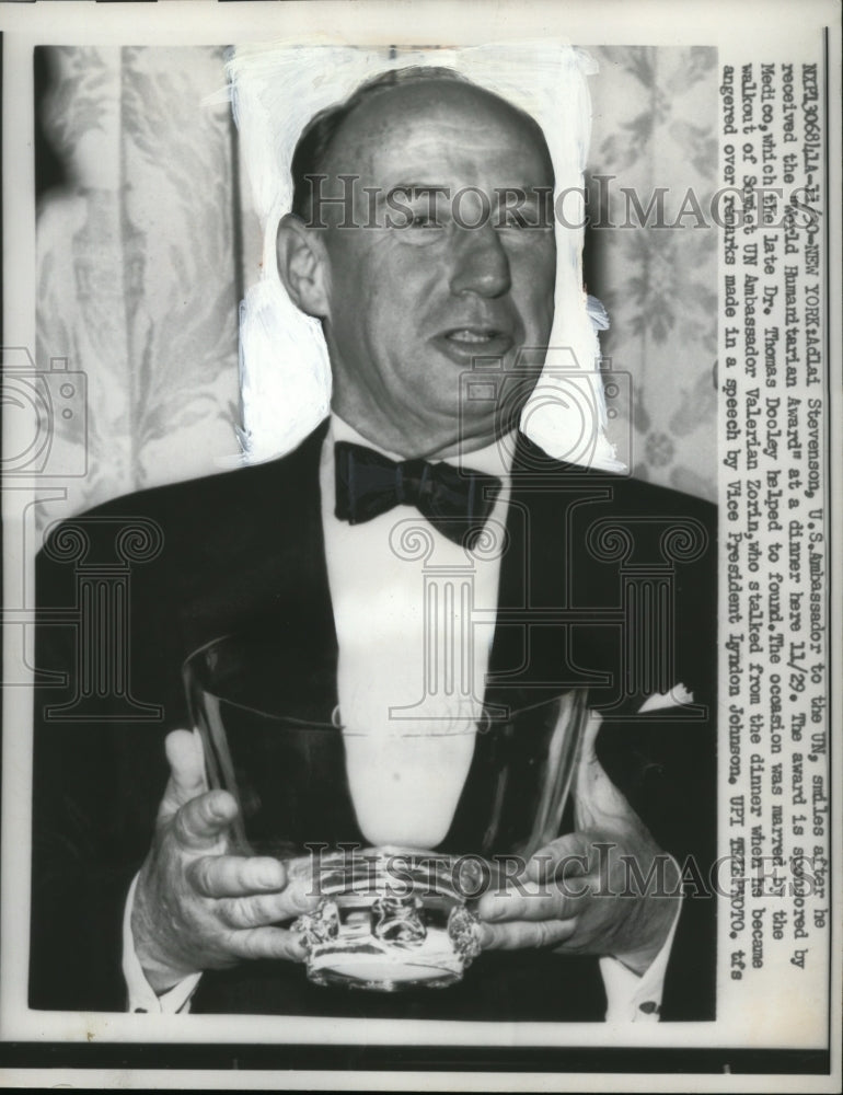 1961 Press Photo Adlai Stevenson at World Humanitarian Award Dinner, New York - Historic Images