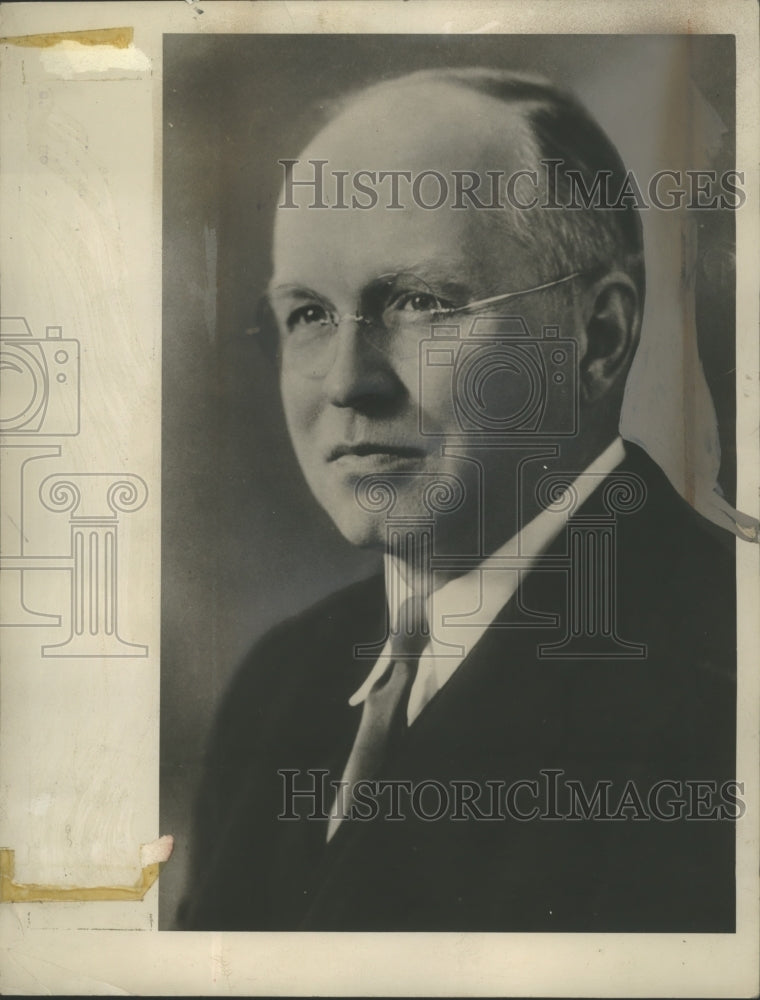 1947 Press Photo Cloyd Miller, Cleveland apartment building owner, raises rent - Historic Images