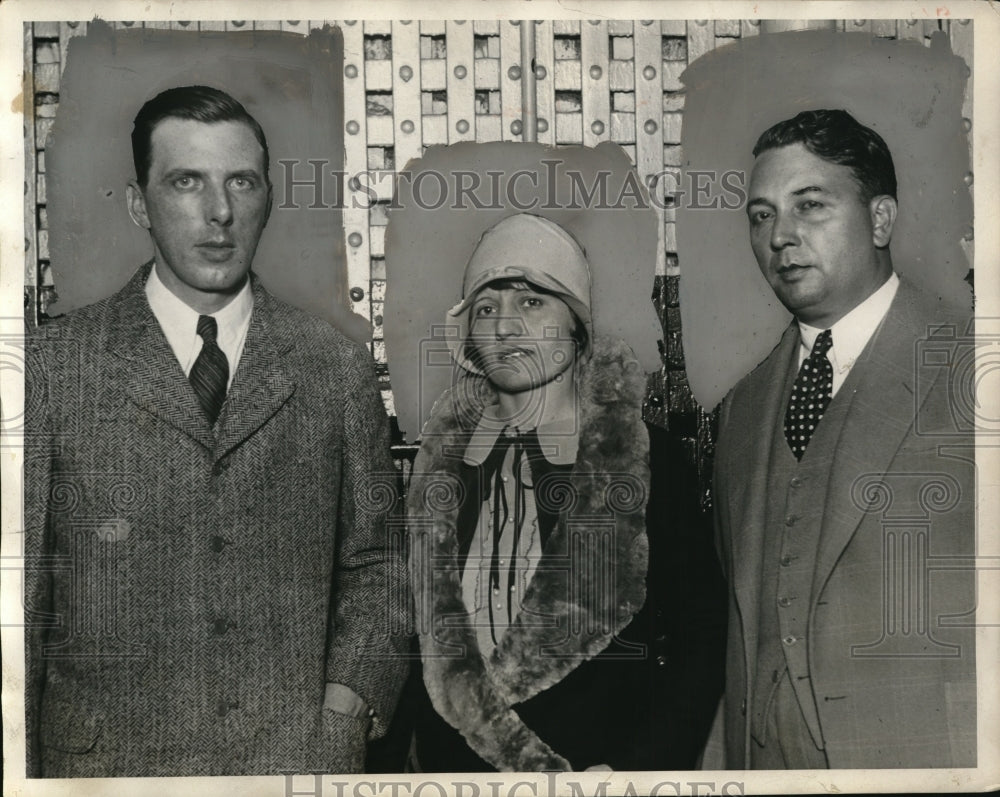 1928 Press Photo Attorneys WF Daniels, HH Folsman with Lucille Logan in Detroit-Historic Images