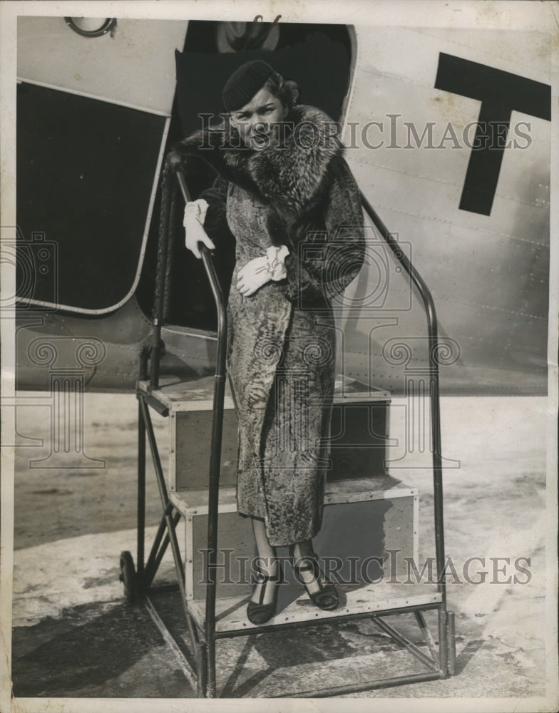 1936 Press Photo Marcelle Edwards Manville at Newark, NJ Airport after return-Historic Images