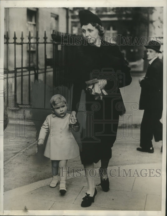 1938 Press Photo Countess Haugwitz-Reventlow Son Lance in London, England - Historic Images