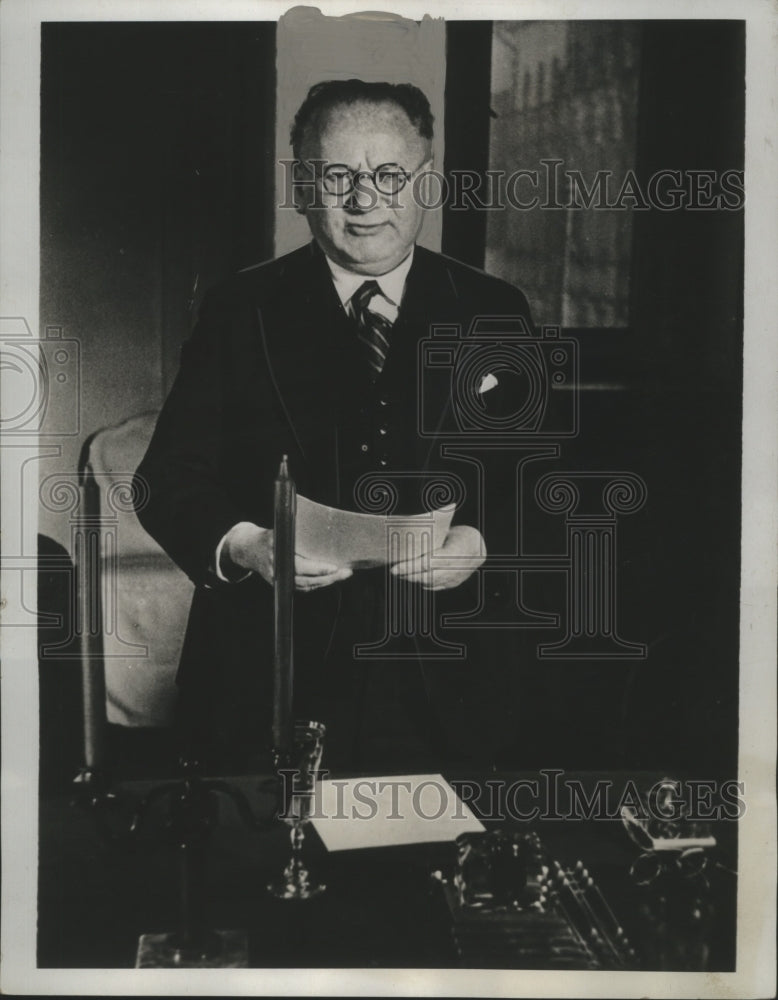 1934 Press Photo Maxim Litvinov Signing pact between Soviet Union, Latvia- Historic Images