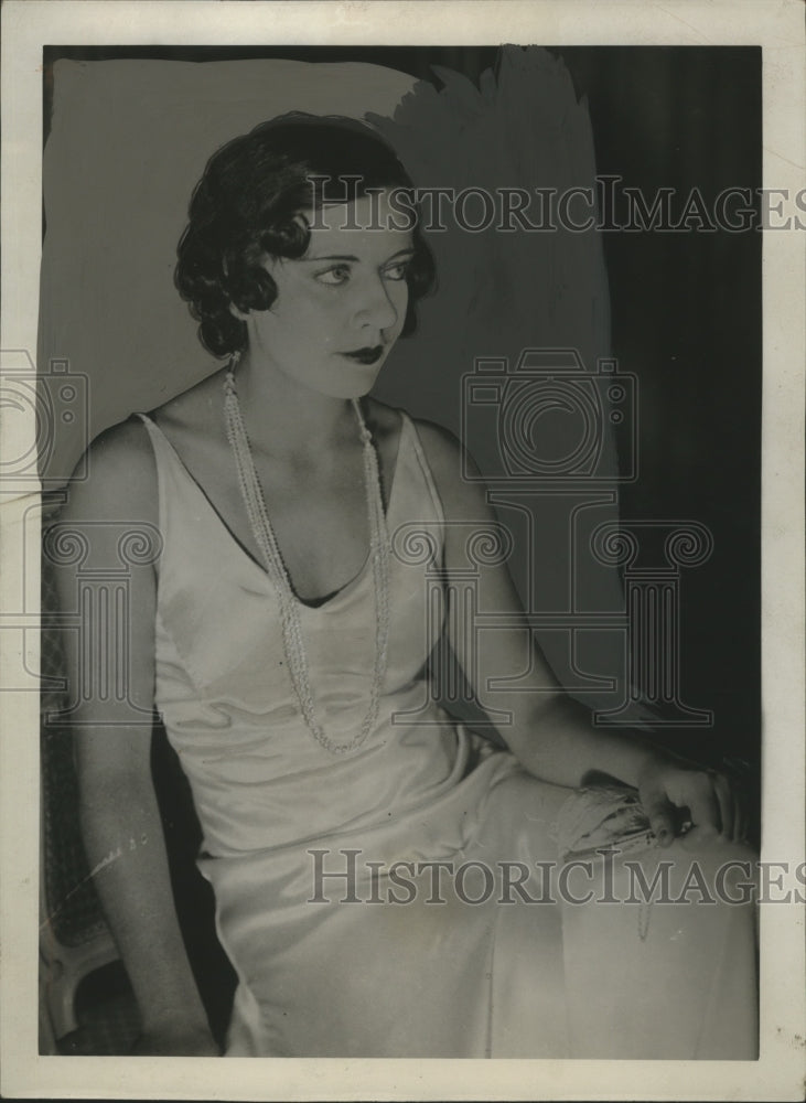 1931 Press Photo Mlle Eliana Miarka elected 1932 Miss Paris at Hotel Claridge-Historic Images