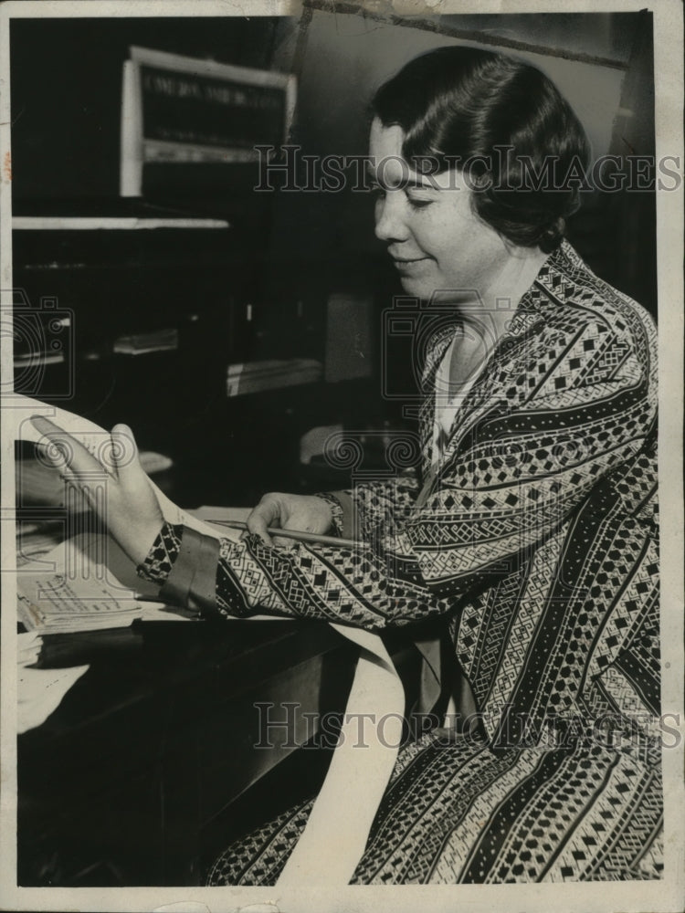 1932 Press Photo Eileen Miller, Chicago Crop Forecasting Expert - neo08718-Historic Images