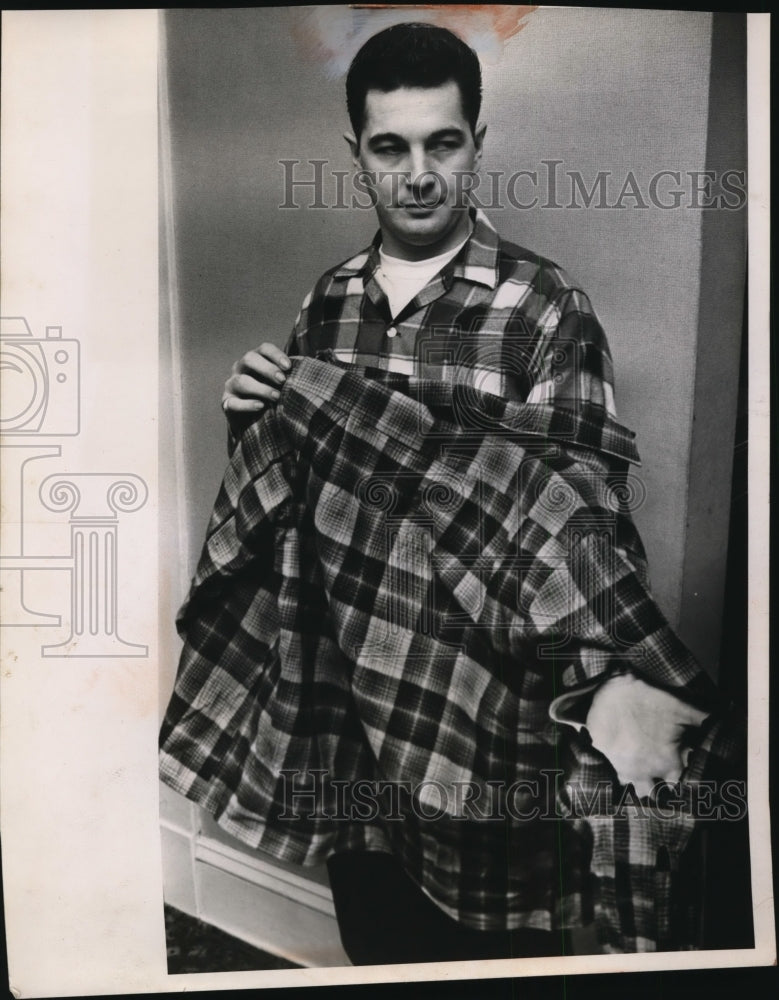 1961 Press Photo Robert Kendall of 18507 Detroit Ave, Lakewood, OH Torn Shirt-Historic Images