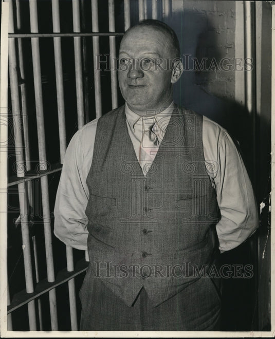 1942 Press Photo Max Stephan Restaurant Owner Harbored Peter Krug - Historic Images
