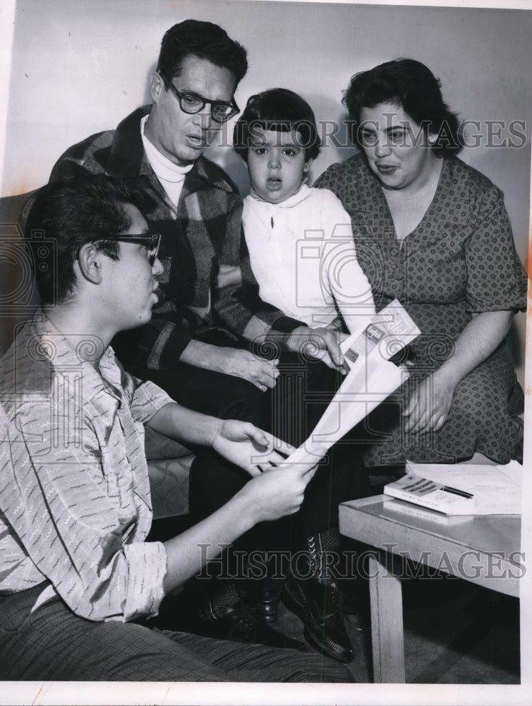 1952 Press Photo Francisco & Concepcion Gonzales Family of Euclid, Ohio-Historic Images