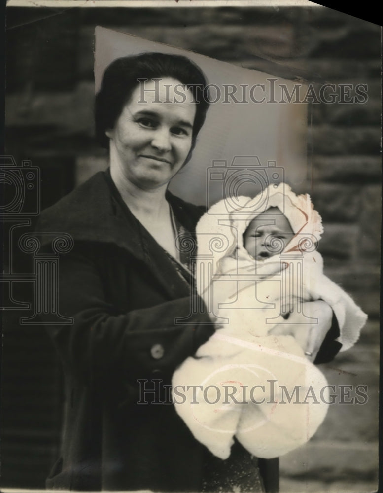 1937 Press Photo Mrs. John Nagle and baby, Elizabeth - neo09030-Historic Images